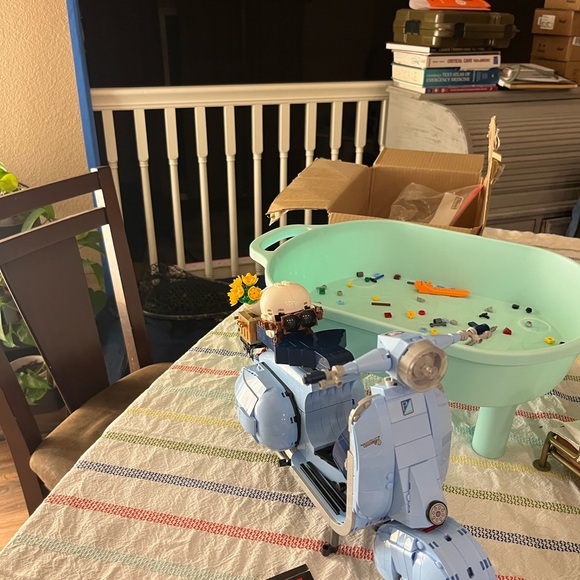 Lego Vespa 10298 - Picture 3 of 4